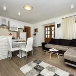 Mistral - Cosy With Sea View Molunat