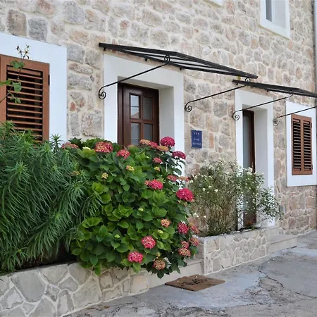 Apartment Mistral - Cosy With Sea View