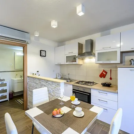 Mistral - Cosy With Sea View