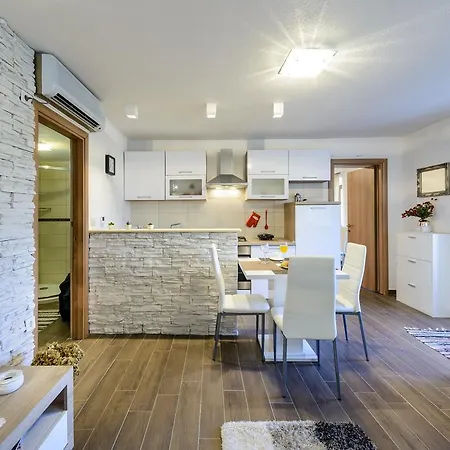 Mistral - Cosy With Sea View