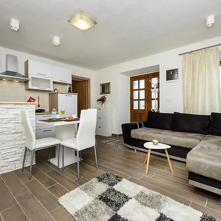 Mistral - Cosy With Sea View Molunat